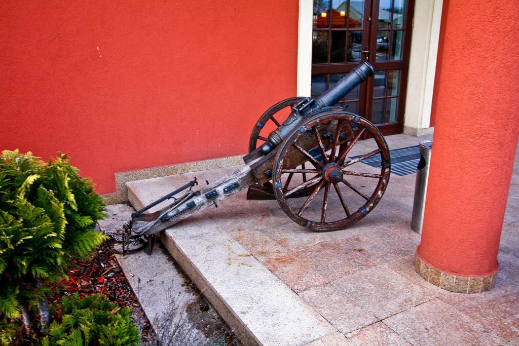 Hotel Milord Pułtusk Exterior foto